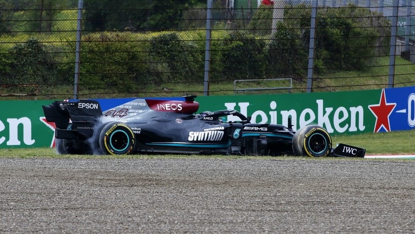 Lewis crea pericolo in retro contromano e tutto va bene?