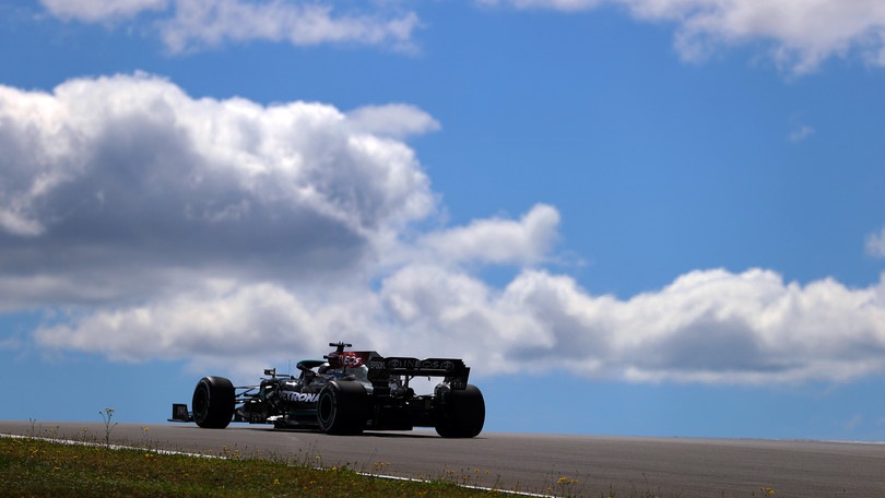 Hamilton: "Scarsa aderenza, ma vicini con la Red Bull"