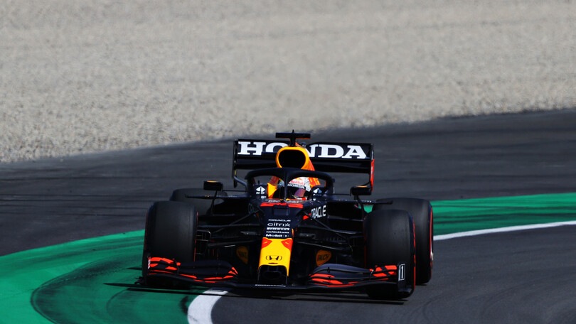 FP2, Verstappen: "Curva 10 più divertente, ma svantaggiosa per i sorpassi"