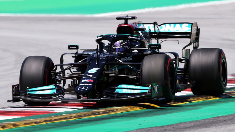 GP Spagna, qualifiche: Hamilton fa 100 pole position! Verstappen 2°, Leclerc 4°