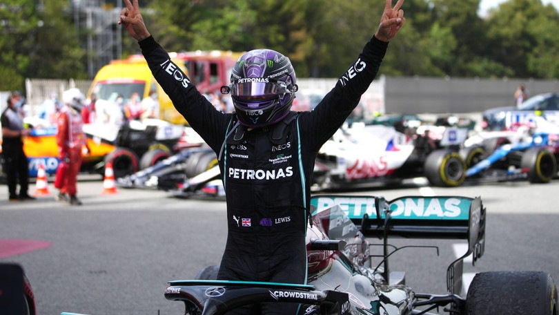 Hamilton: "Ho pensato di non fermarmi, ma poi mi sono fidato del team"