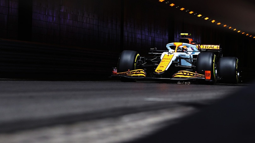 FP2, Norris: "Non sono sorpreso dalla Ferrari, Sainz mi ha confidato che avrebbe vinto"