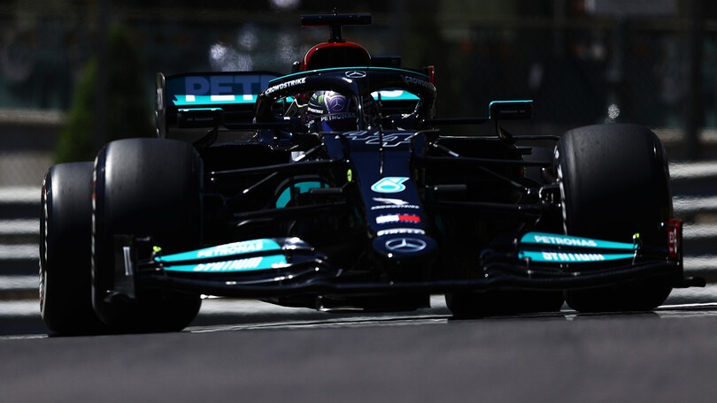 Hamilton: "Sembra che la Ferrari sarà una seria candidata alla vittoria"
