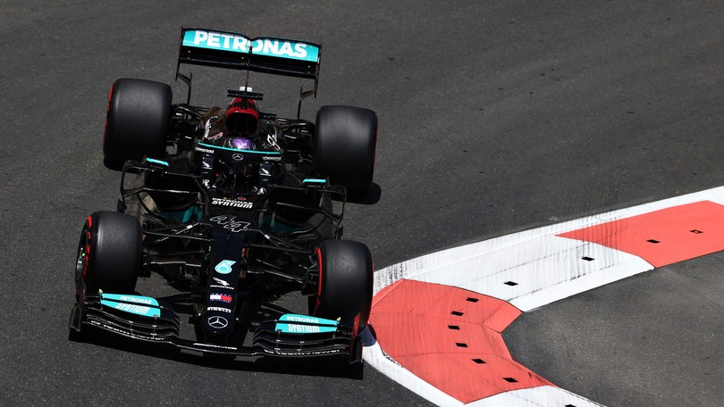 Hamilton: "Un disastro fino alle qualifiche, in gara penso andrà meglio"