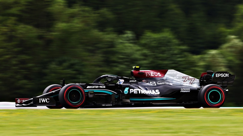 Bottas in testacoda ai box e penalità: "Stavamo provando novità per le ripartenze"