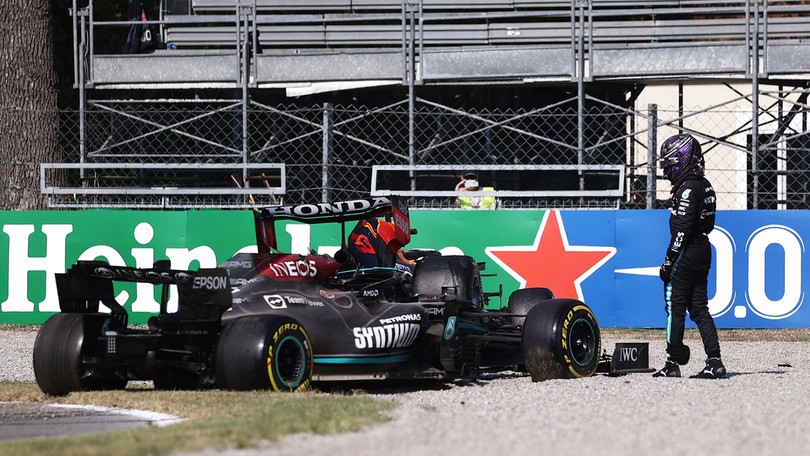 Hamilton: "Fiero dei commissari, regole ferree per la sicurezza"