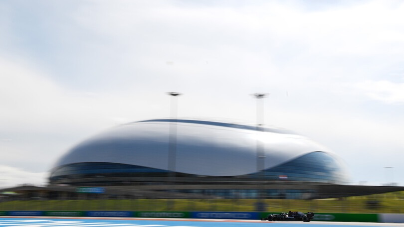 GP Russia, FP1: Mercedes davanti, Max cambia Pu?
