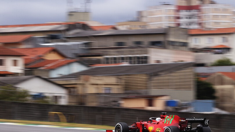 Leclerc, pochi rischi al via della Qualifica Sprint: "Conta restare davanti alle McLaren"