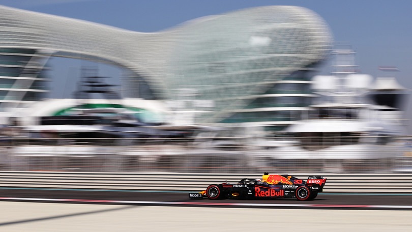 GP Abu Dhabi, FP1: Verstappen davanti alle Mercedes