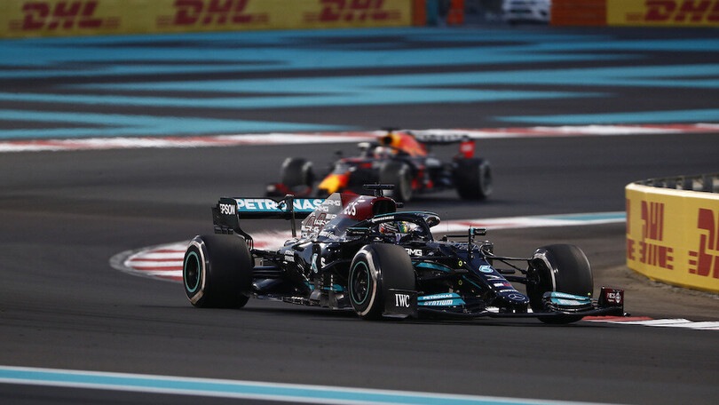 Wolff: "Lewis è deluso, spero che continui nel 2022"