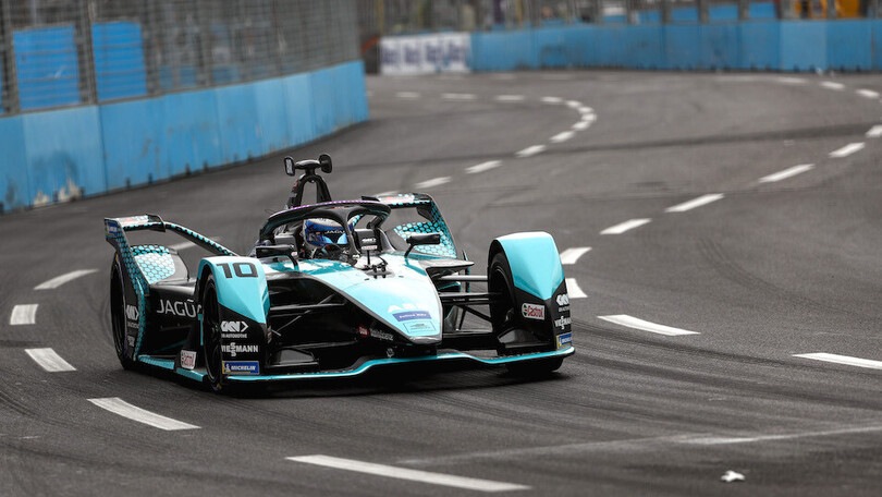 Formula E, Bird rinnova con Jaguar e firma un pluriennale