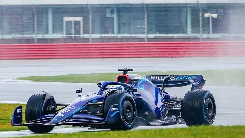 Williams FW44, la monoposto vera in azione a Silverstone
