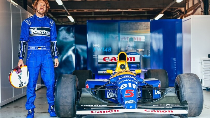 Vettel,  a Silverstone con Williams FW14B di Mansell