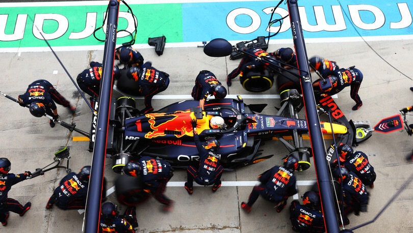Verstappen: "Gara folle, felice di averla vinta"