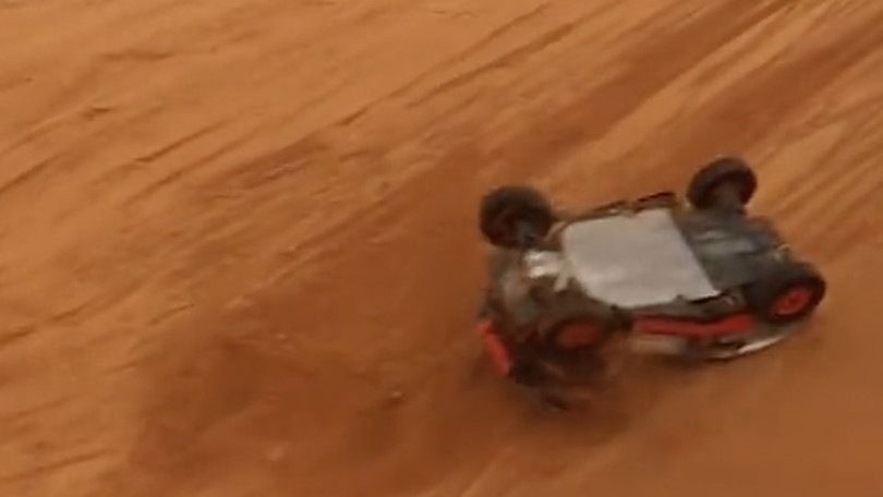 Dakar 2023: Sainz, che paura! Salta su una duna e si capotta VIDEO