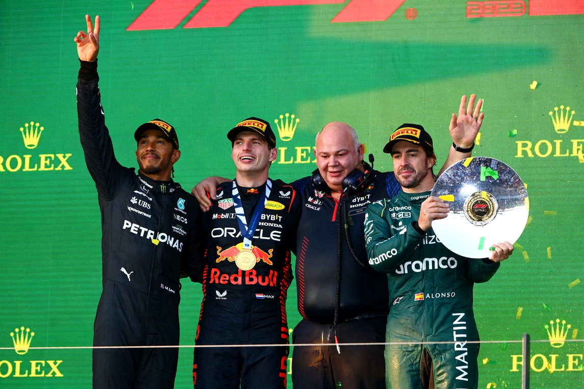 F1 Australia: vince Verstappen, Hamilton ed Alonso sul podio