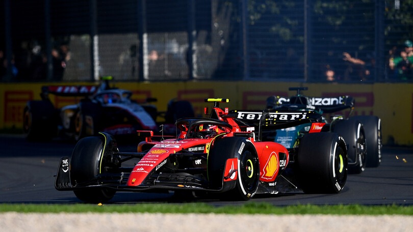 Penalità Sainz, Alonso difende Carlos: "Decisione troppo severa"