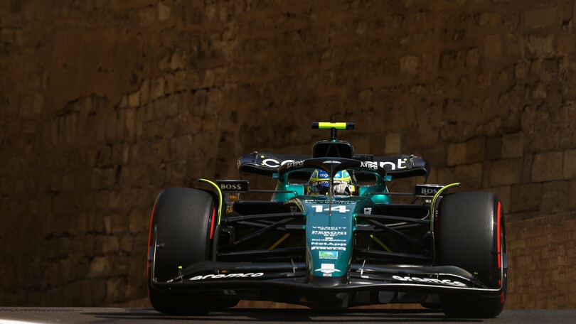Alonso: "Sono contento: la peggior Aston Martin ad 1" dalla miglior Ferrari"