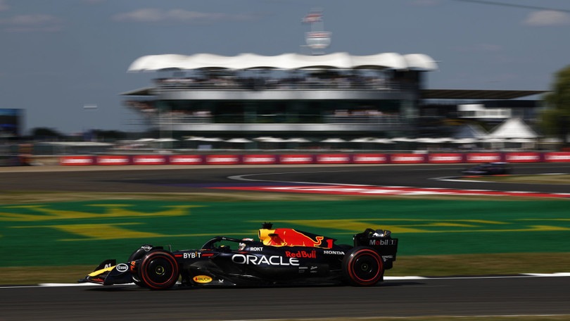 GP Gran Bretagna, FP2: Verstappen davanti a Sainz, ko Leclerc