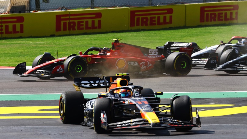 Leclerc-Perez, che incidente al via: la Red Bull costretta al ritiro