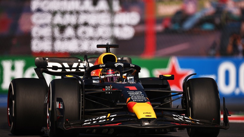 Verstappen: "Record di 16 vittorie, stagione incredibile"