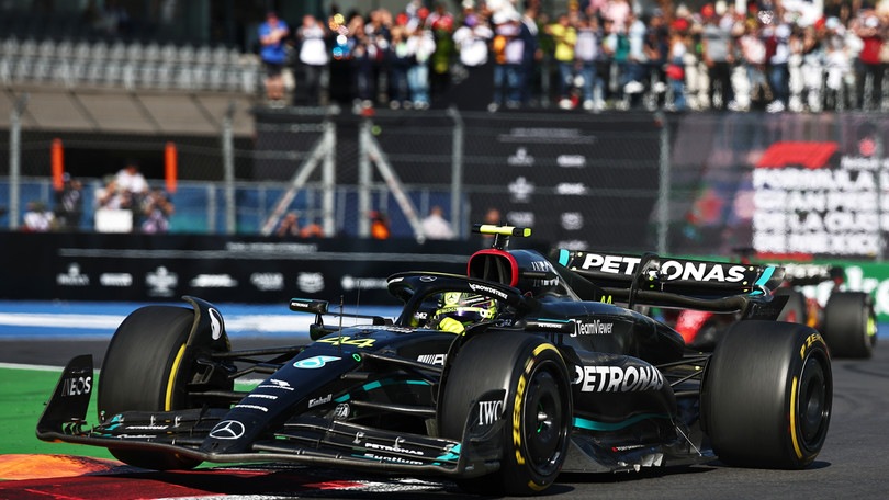 Hamilton, è corsa al secondo posto: "Più importante il risultato Mercedes"