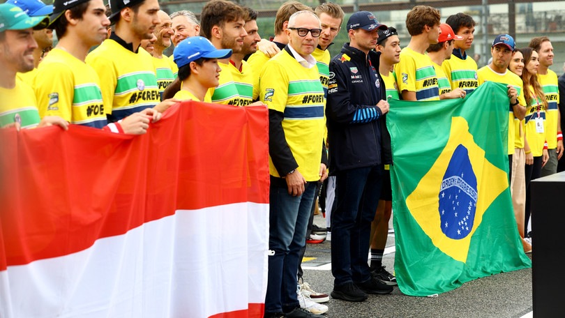 Imola, l'omaggio di Vettel e dei piloti F1 a Senna e Ratzenberger