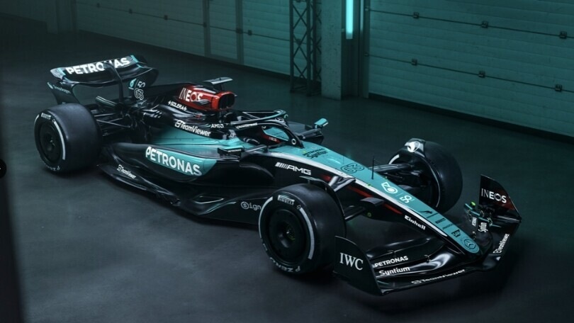 Mercedes si fa verde: la livrea speciale per Singapore