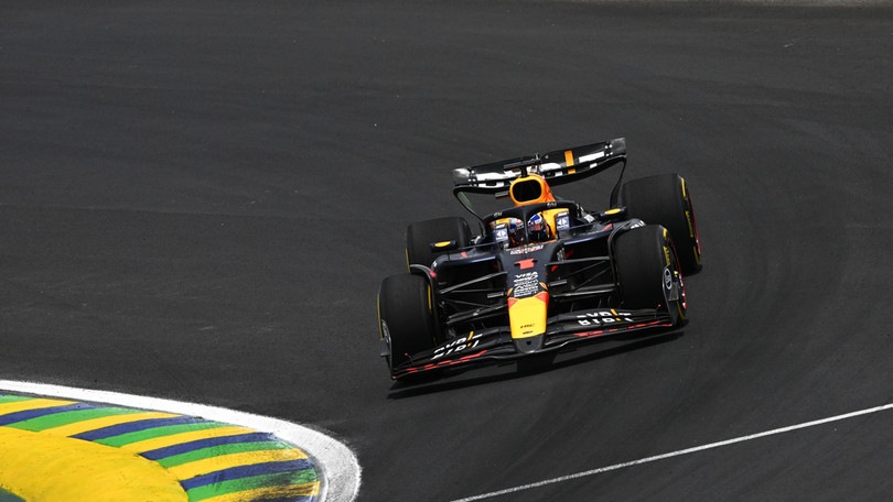 GP Brasile, sprint race: Verstappen penalizzato, è 4°