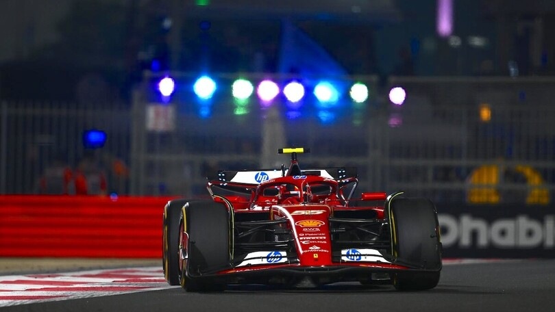 Ferrari di rincorsa ad Abu Dhabi. Sainz: "Non siamo a 5 decimi"