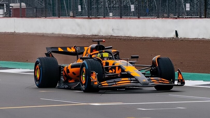 McLaren MCL39, in pista a Silverstone la macchina 2025