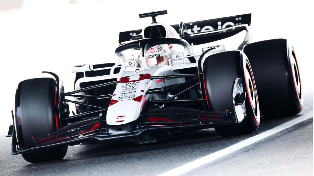 Verstappen batte le McLaren e vola in pole in Giappone, 4° Leclerc