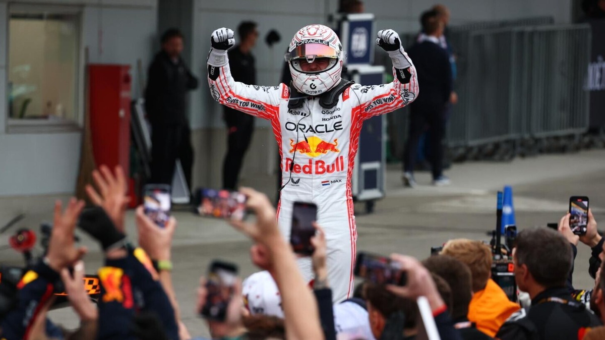 Verstappen vince in Giappone davanti alle McLaren, super Antonelli a Suzuka