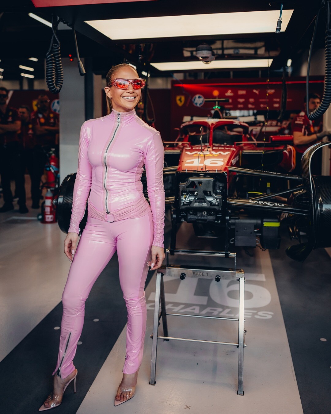 Ferrari, Jennifer Lopez nei box della Rossa in Arabia Saudita