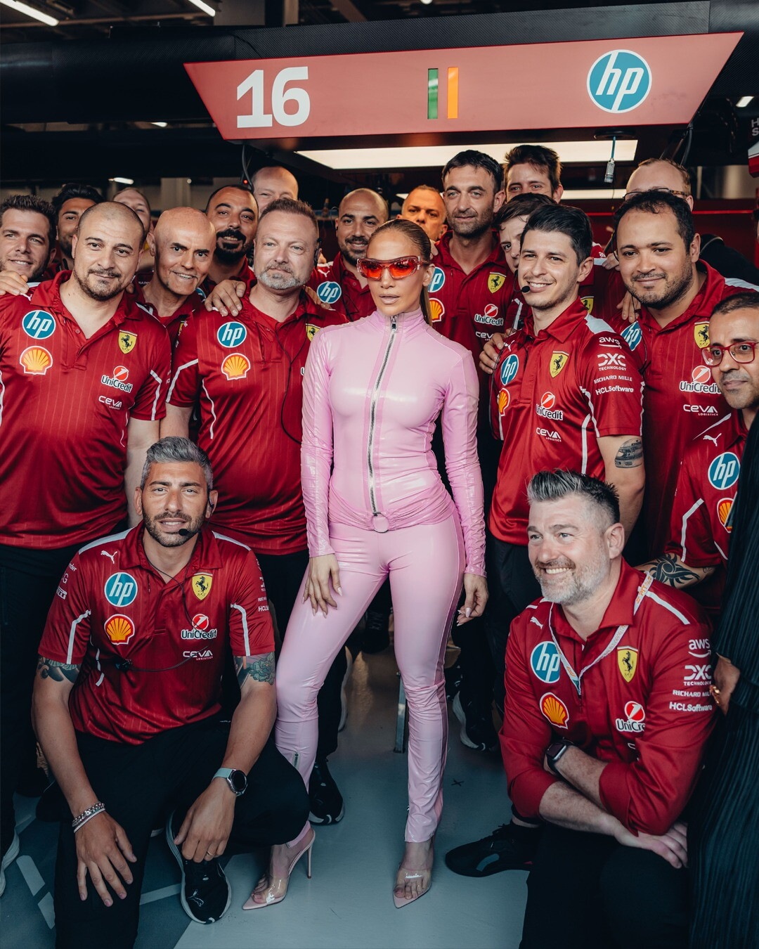 Ferrari, Jennifer Lopez nei box della Rossa in Arabia Saudita