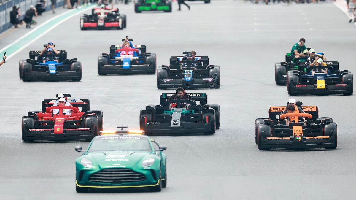 GP Miami: i 20 piloti sfilano su monoposto Lego
