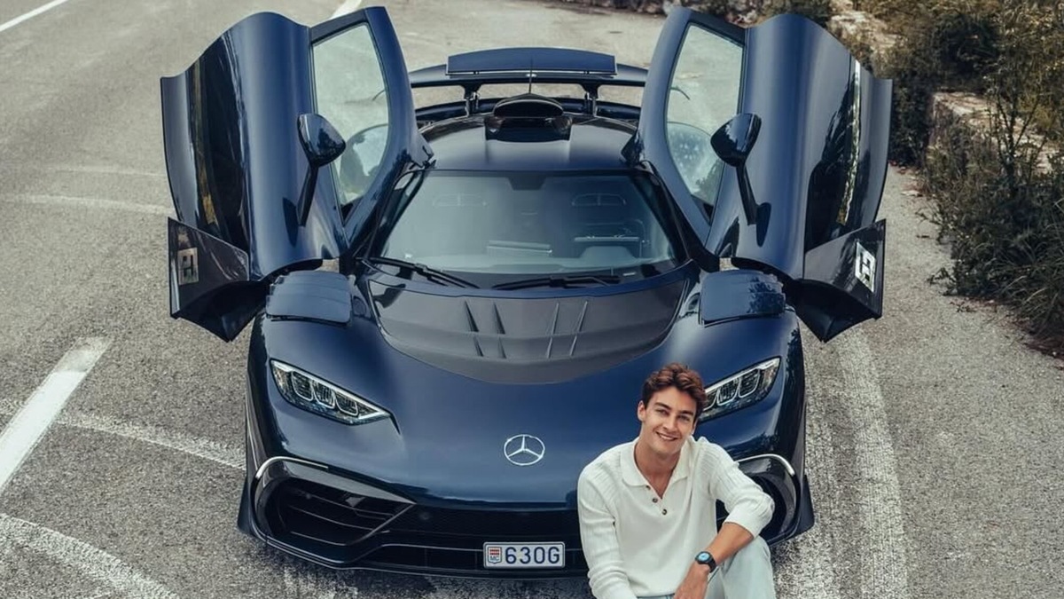 George Russell e la sua nuova auto: una Formula 1 stradale