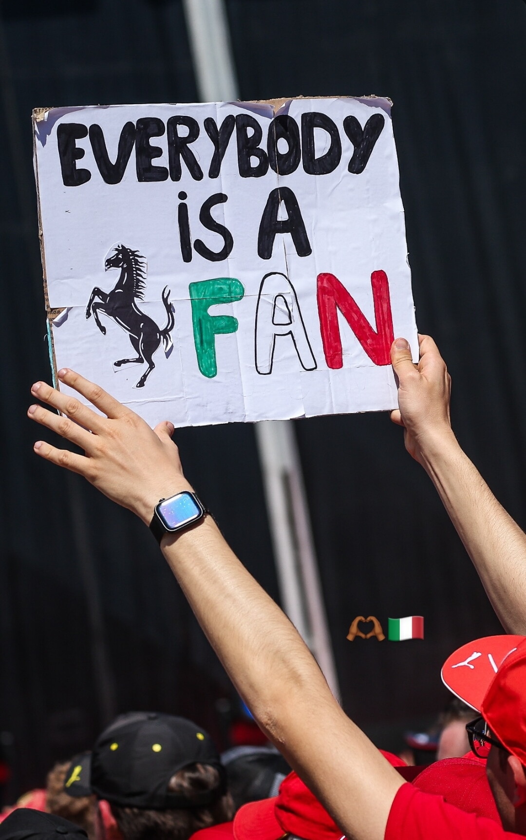 Ferrari e Antonelli, la passione dei tifosi italiani a Imola