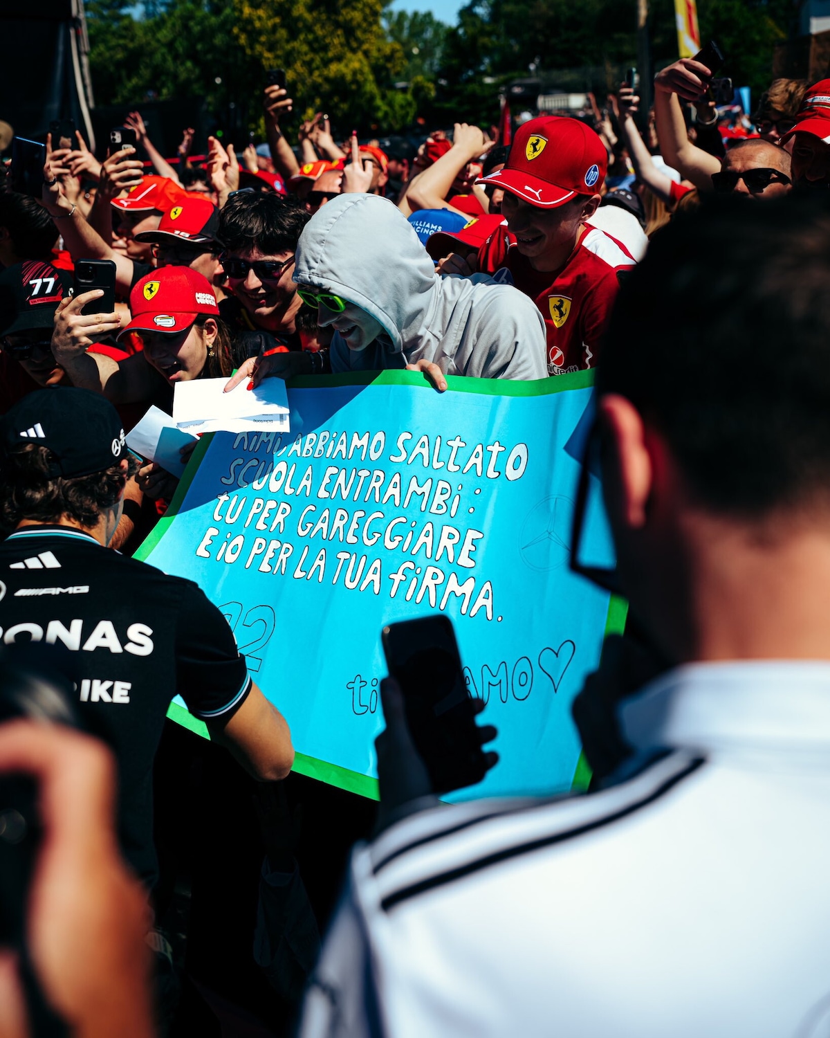 Ferrari e Antonelli, la passione dei tifosi italiani a Imola