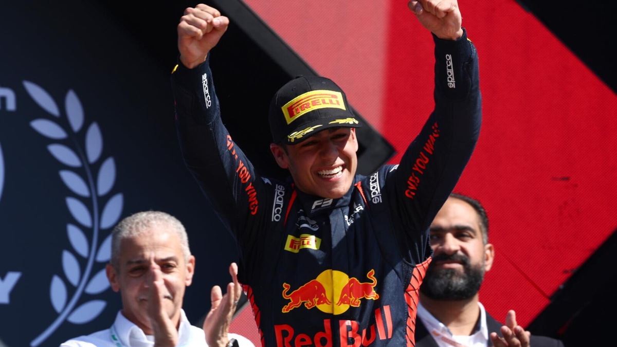 Red Bull, Lindblad "ha le chiavi" per guidare una F1: concessa la Superlicenza