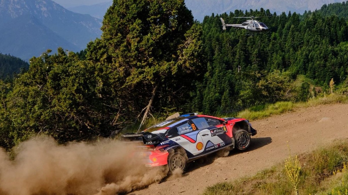 Rally Grecia, Tanak resiste in testa all'Acropolis