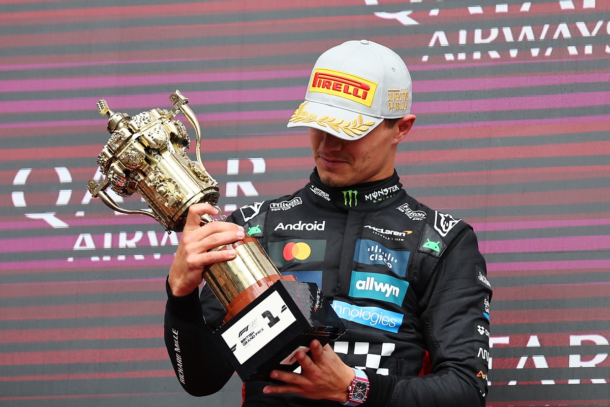 Lego sale sul podio a Silverstone: i trofei interamente realizzati in mattoncini