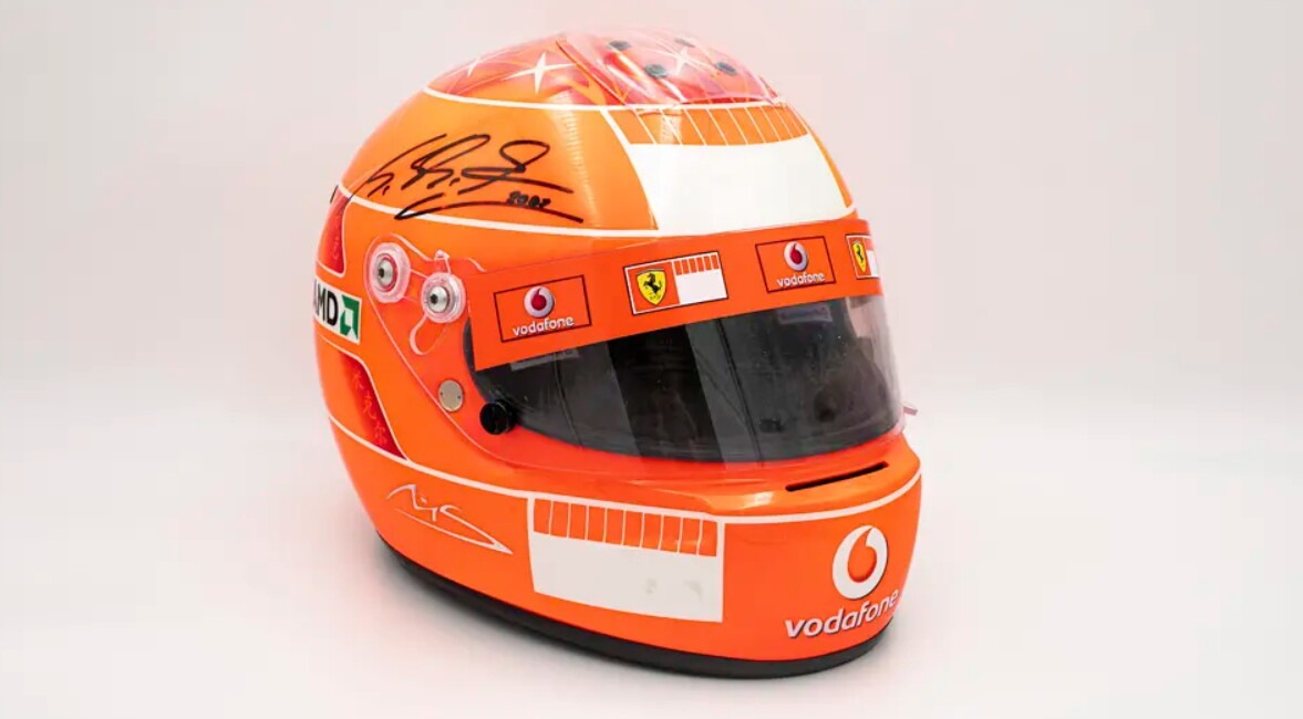 Da Senna a Schumacher, fino a Rosberg e Hamilton: all'asta da Sotheby's 300 cimeli dei campioni di F1