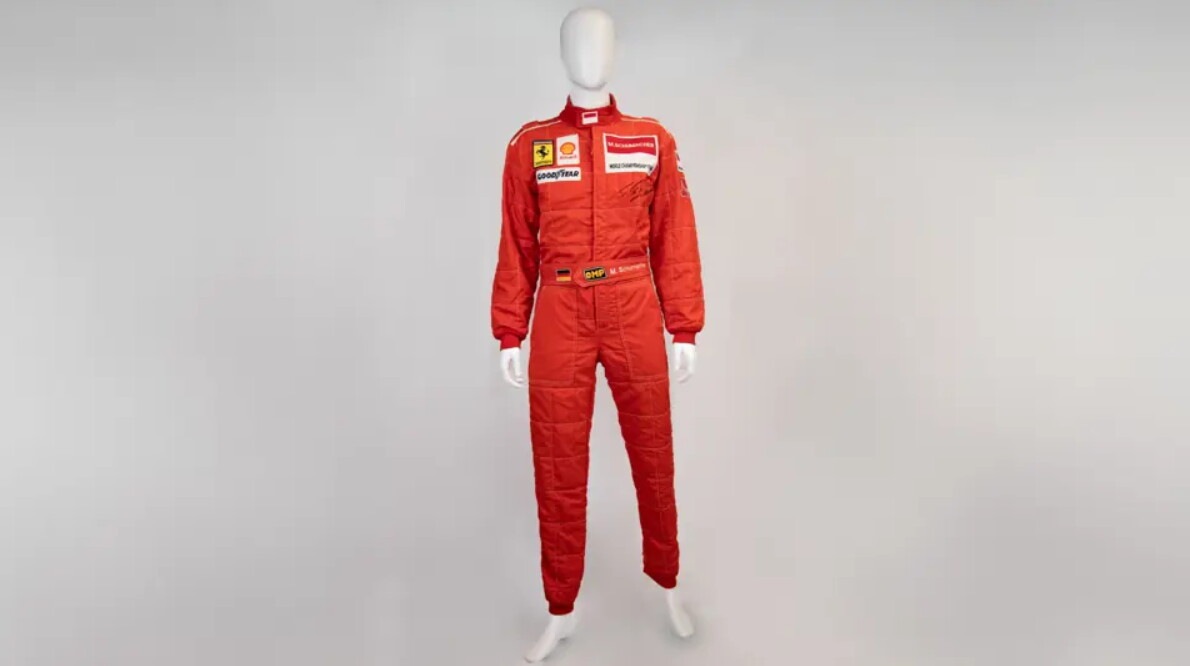 Da Senna a Schumacher, fino a Rosberg e Hamilton: all'asta da Sotheby's 300 cimeli dei campioni di F1