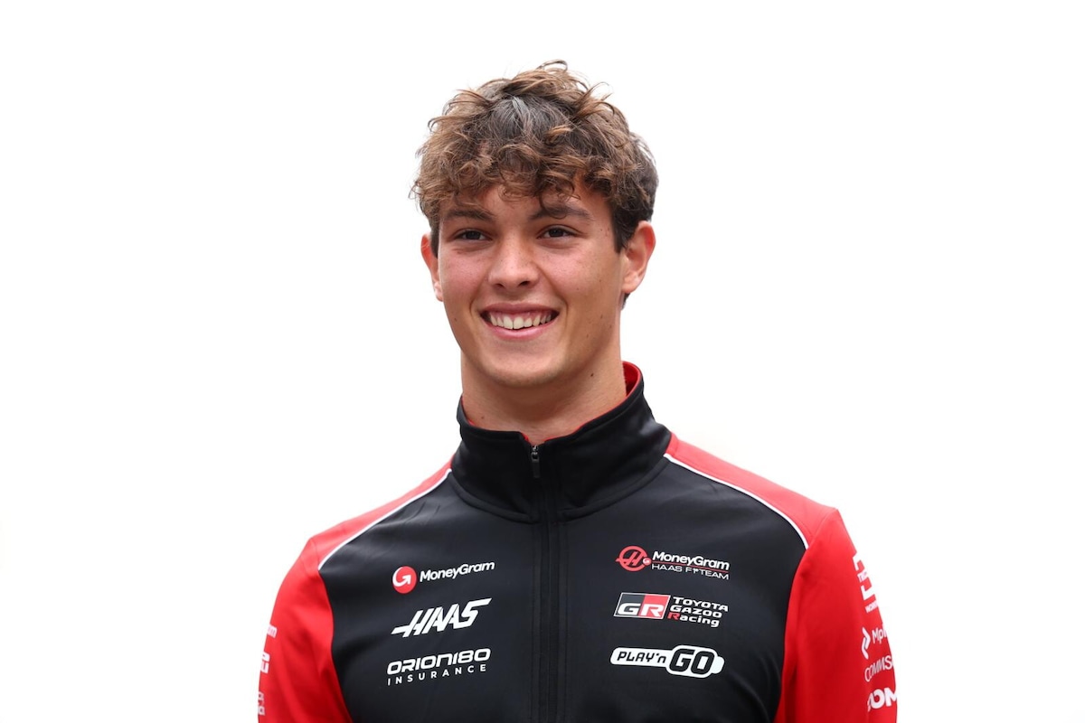 Oliver Bearman sorprende tutti: vince in kart travestito da “nonno”