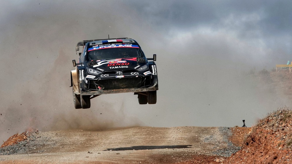 WRC, Ogier vola in testa dopo la seconda tappa in Cile