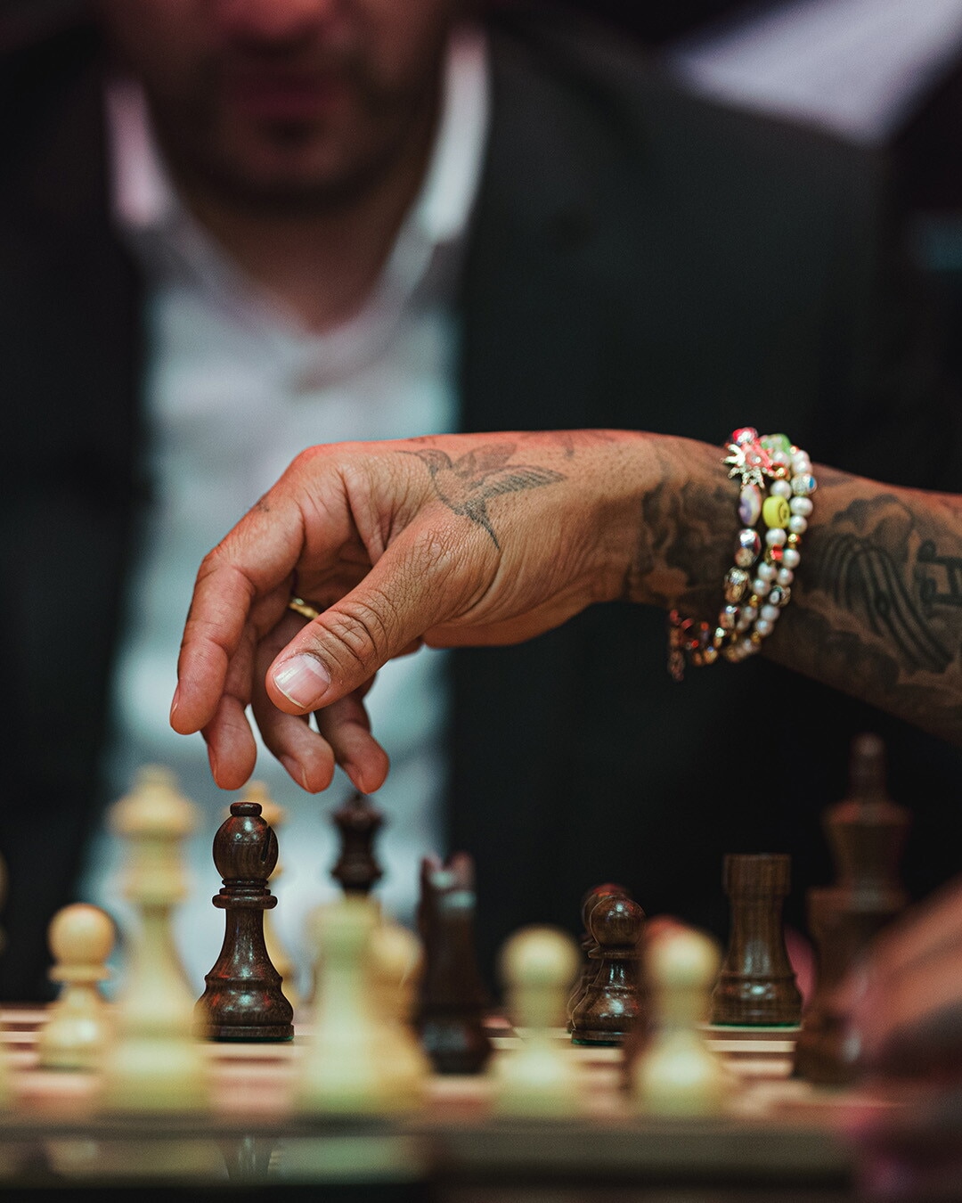 Scacchi a Baku: Leclerc e Hamilton contro il Grand Master azero