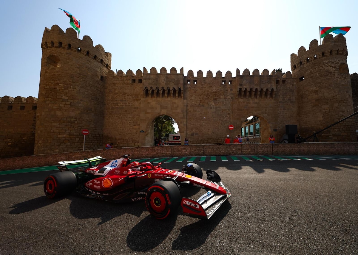 La griglia di partenza del GP dell'Azerbaijan: Carlos Sainz in P2, dietro a Max Verstappen