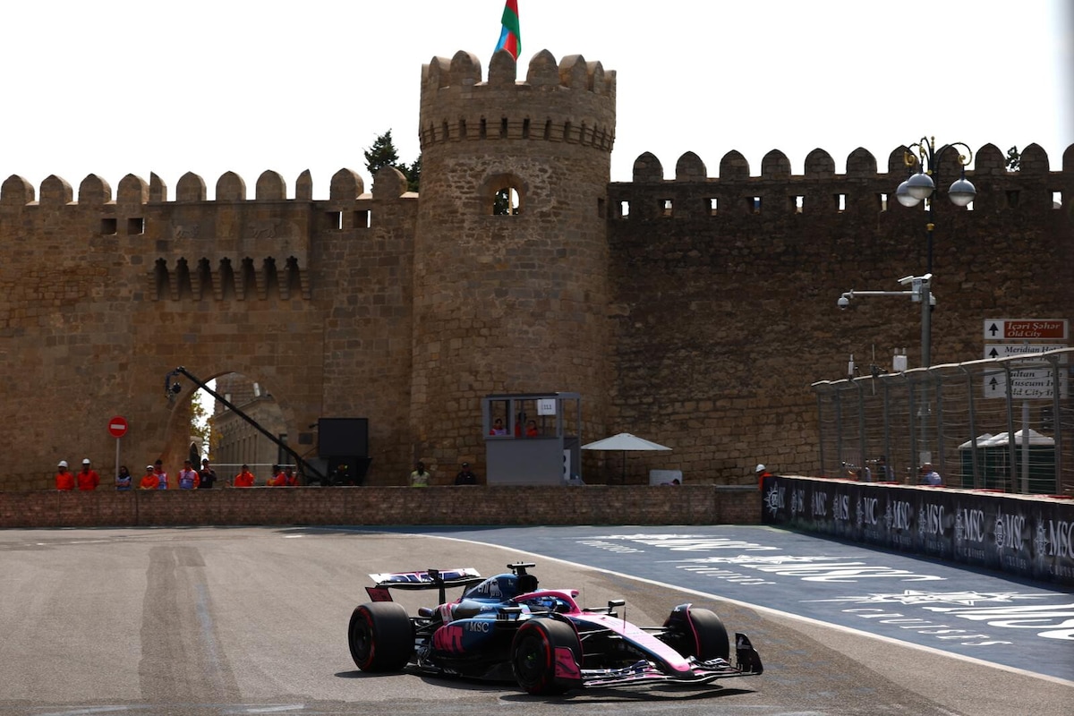 La griglia di partenza del GP dell'Azerbaijan: Carlos Sainz in P2, dietro a Max Verstappen