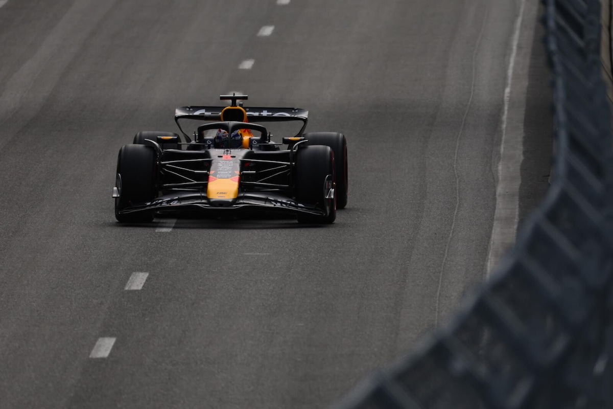 La griglia di partenza del GP dell'Azerbaijan: Carlos Sainz in P2, dietro a Max Verstappen